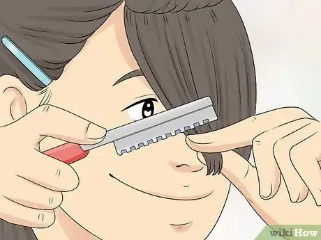 Imagen titulada Razor Cut Bangs Step 14