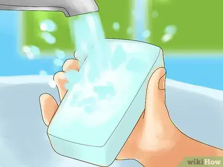 Imagen titulada Clean a Dirty Baseball Step 5