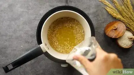 Imagen titulada Cook Rice with Chicken Broth Step 6
