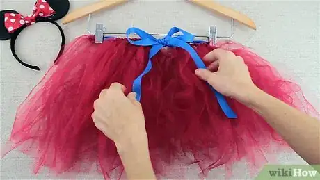 Imagen titulada Make a Minnie Mouse Costume Step 11
