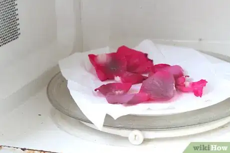 Imagen titulada Dry Rose Petals Step 12
