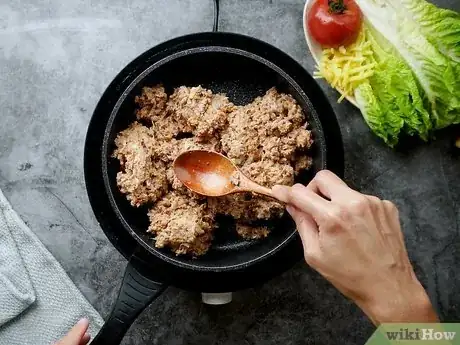 Imagen titulada Make a Taco Bell Beef Chalupa Supreme Step 3