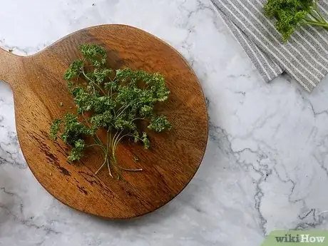 Imagen titulada Dry Parsley Step 11