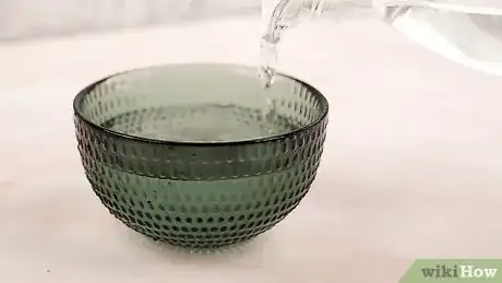 Imagen titulada Clean Jewelry with Baking Soda Step 1