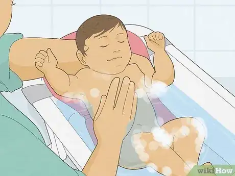 Imagen titulada Bathe an Infant Step 6