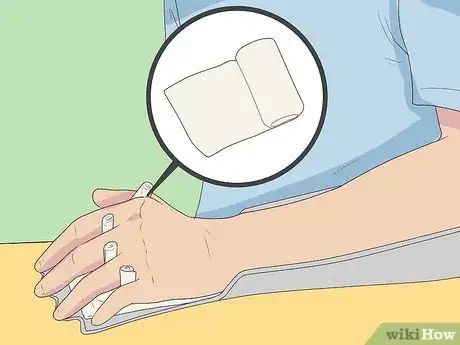Imagen titulada Splint a Fractured Hand Step 7