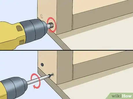 Imagen titulada Paint a High Ceiling over Stairs Step 15