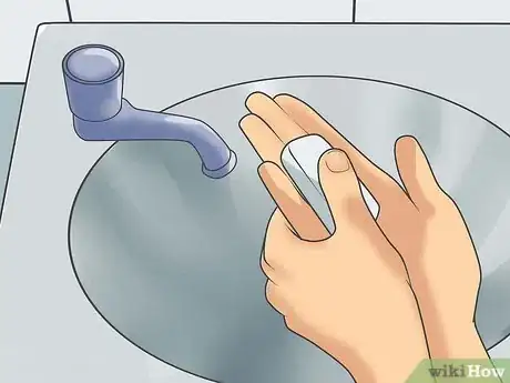 Imagen titulada Use Contact Lenses Step 21
