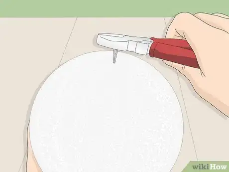 Imagen titulada Make a Disco Ball with CDs Step 5