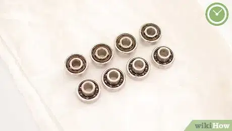 Imagen titulada Clean Skateboard Bearings Step 9