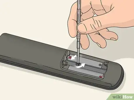 Imagen titulada Repair a Remote Control Step 3