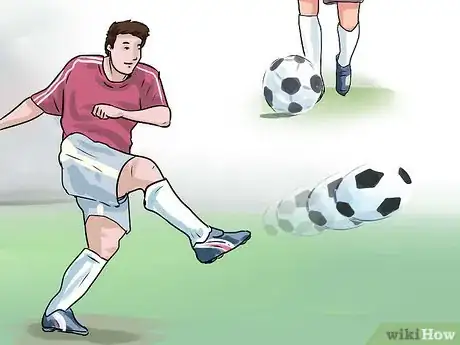Imagen titulada Read a Soccer Penalty Shot if You're a Goalie Step 9