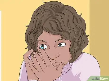 Imagen titulada Put In and Take Out Contacts Step 5