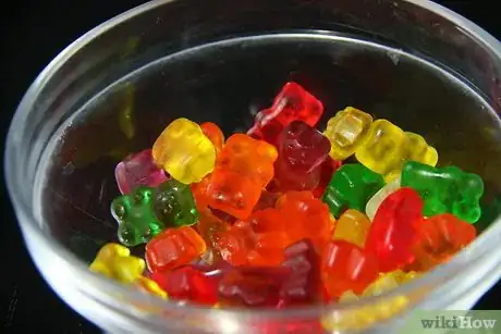 Imagen titulada Make Vodka Gummy Bears Step 1
