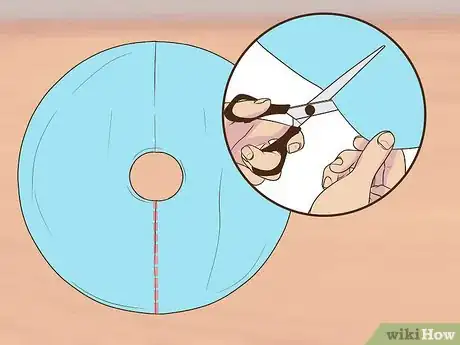 Imagen titulada Make a Christmas Tree Skirt Step 14