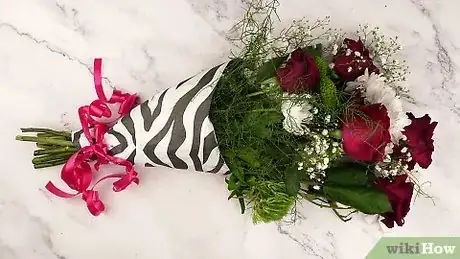 Imagen titulada Wrap Flowers Step 5