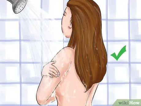 Imagen titulada Shave Your Arms Step 7