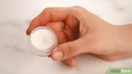 Imagen titulada Make Glitter Lip Gloss Step 13