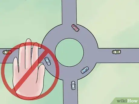 Imagen titulada Navigate a Roundabout Step 10