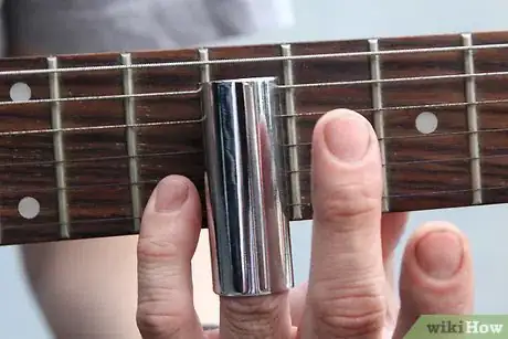 Imagen titulada Use a Guitar Slide Step 11