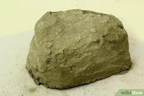 Imagen titulada Make Fake Rocks with Concrete Step 10