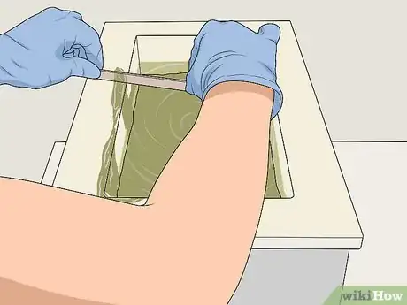 Imagen titulada Clean a Wax Pot Step 10