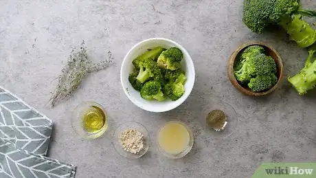 Imagen titulada Season Broccoli Step 1