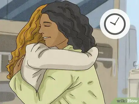 Imagen titulada Know if a Hug Is Romantic Step 4