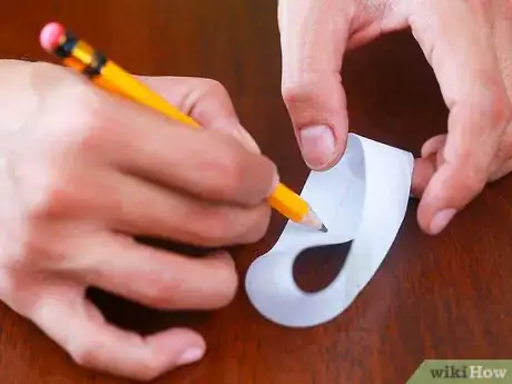 Imagen titulada Make a Mobius Strip Step 3