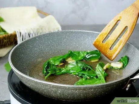 Imagen titulada Prepare Spinach Step 7