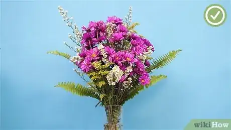 Imagen titulada Arrange Flowers Step 5
