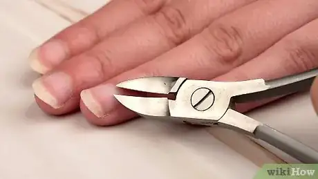 Imagen titulada Give Someone a Manicure Step 5