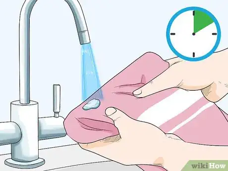 Imagen titulada Remove Hot Glue Step 6