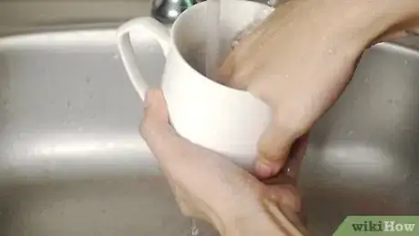 Imagen titulada Clean Tea Stains from Cups Step 11