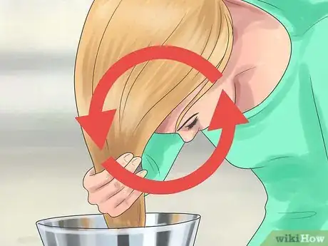 Imagen titulada Remove Henna from Hair Step 7