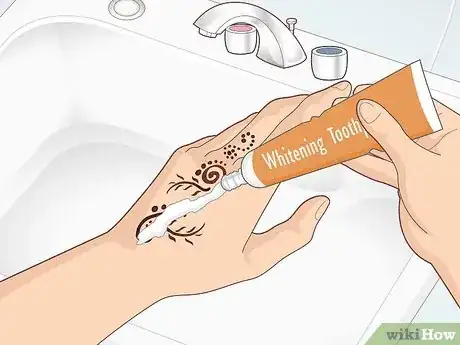Imagen titulada Remove Henna Step 2