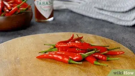 Imagen titulada Make Tabasco Sauce Step 2