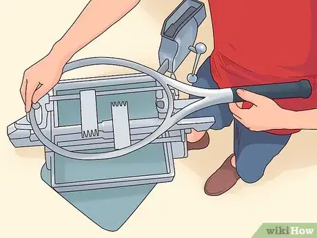 Imagen titulada String a Tennis Racquet Step 4