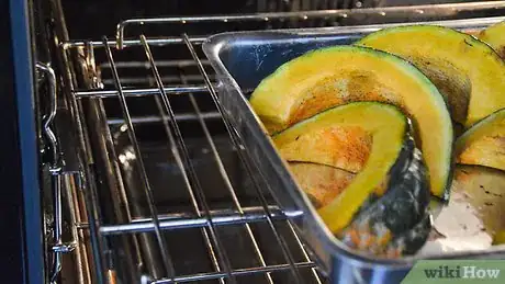 Imagen titulada Bake Kabocha Squash Step 9