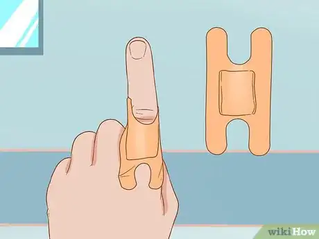 Imagen titulada Apply Different Types of Bandages Step 18