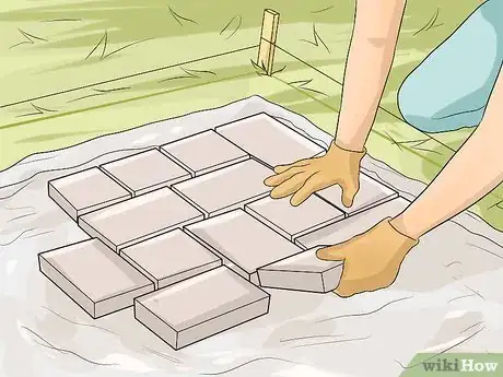 Imagen titulada Install Patio Pavers Step 9