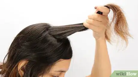 Imagen titulada Tease Your Hair Step 6
