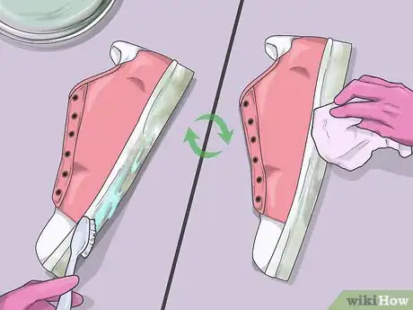 Imagen titulada Remove Grass Stains from Shoes Step 5