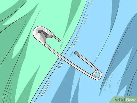Imagen titulada Make a Sling for Your Arm Step 8