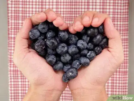 Imagen titulada Eat Blueberries Step 5