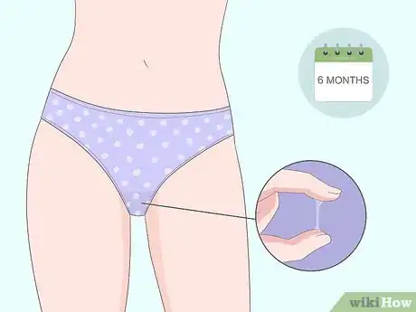 Imagen titulada Know if You're Ready to Wear a Panty Liner Step 3