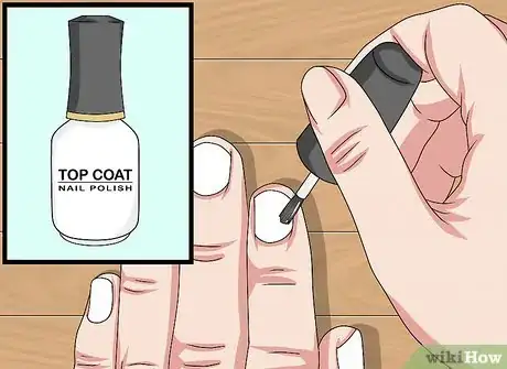 Imagen titulada Make Holographic Nails Step 3