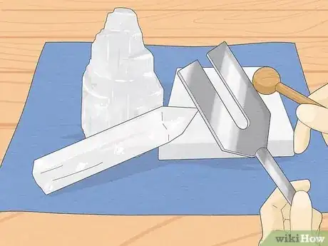 Imagen titulada Cleanse Crystals with Selenite Step 9