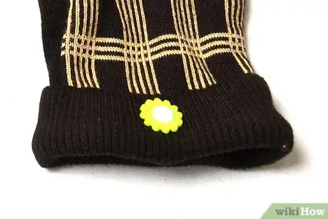 Imagen titulada Make Mittens from Old Sweaters Step 9