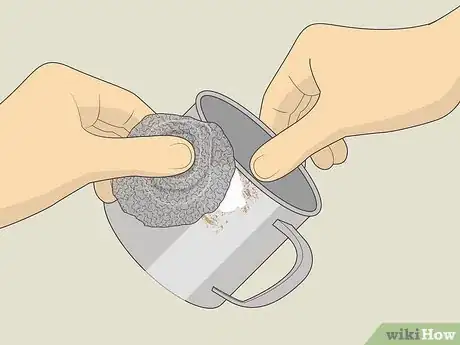 Imagen titulada Clean Rust and Stains from a Tin Step 12